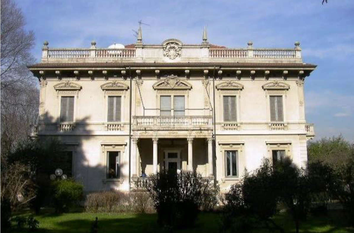 Via Cesari Milano